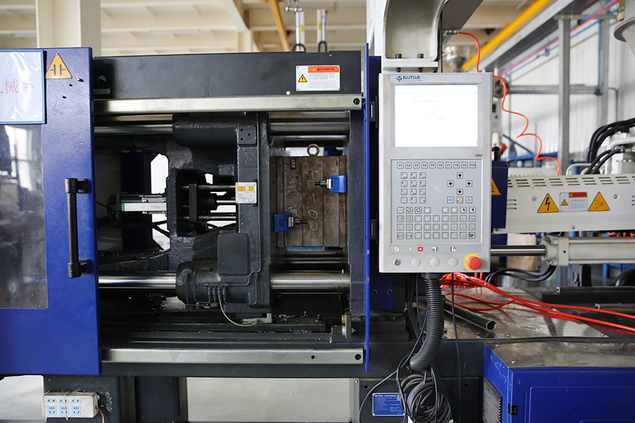 电动注塑机与传统液压机：哪种更适合精密塑料外壳加工？